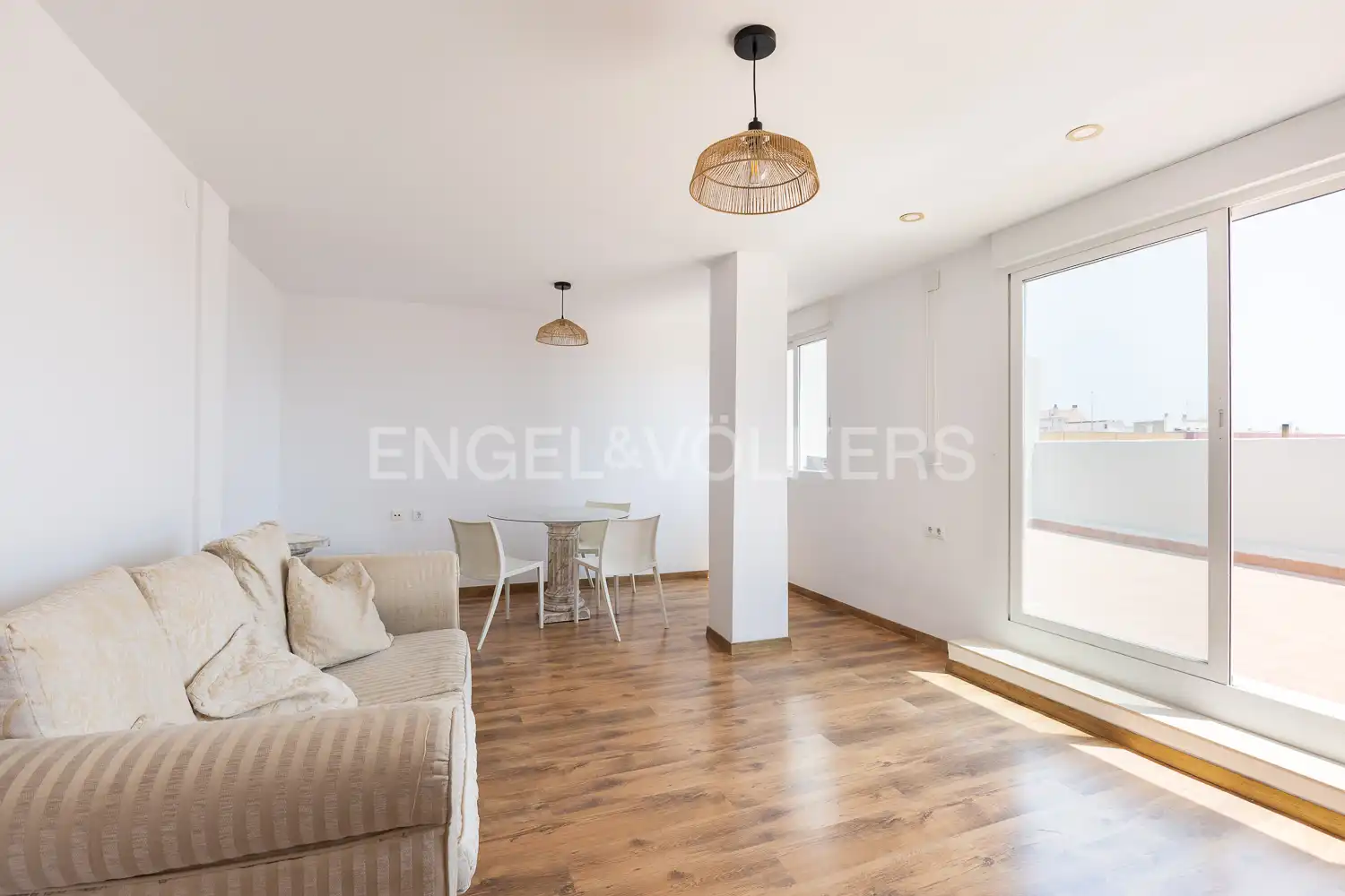 Wohnzimmer von Dachboden zur Miete in Valencia mit Heizung, Terrasse und Abstellraum