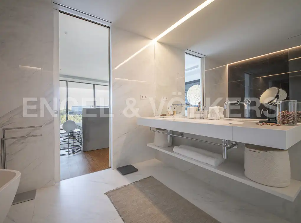 Baño de Piso de alquiler en Barcelona con Aire acondicionado, Calefacción y Piscina