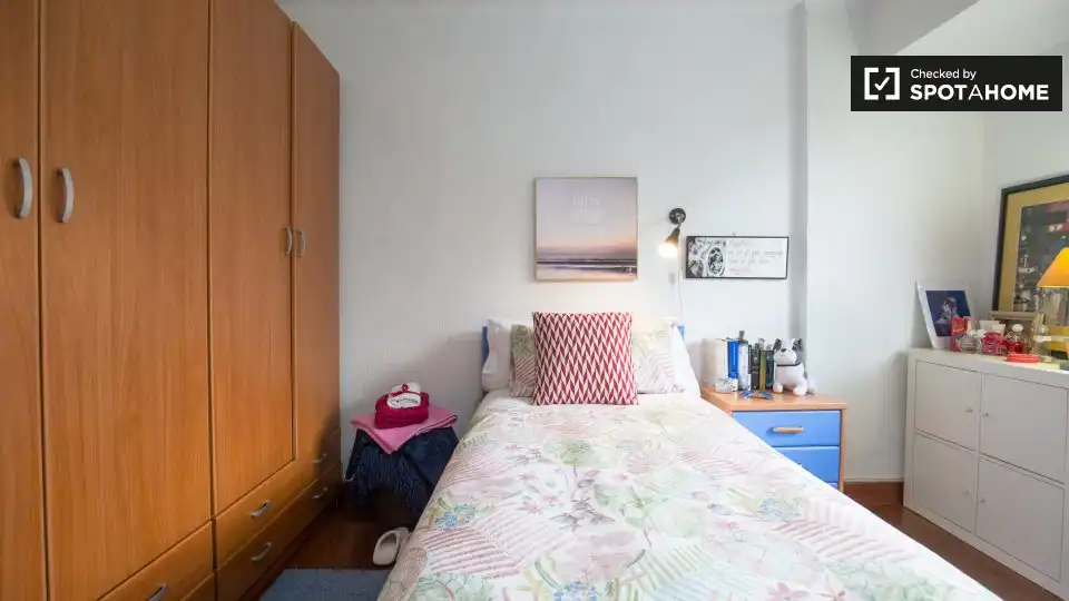 Room in Santutxu - Basarrate