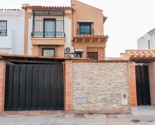 Vista exterior de Casa o xalet en venda en Vélez-Málaga amb Aire condicionat, Terrassa i Piscina