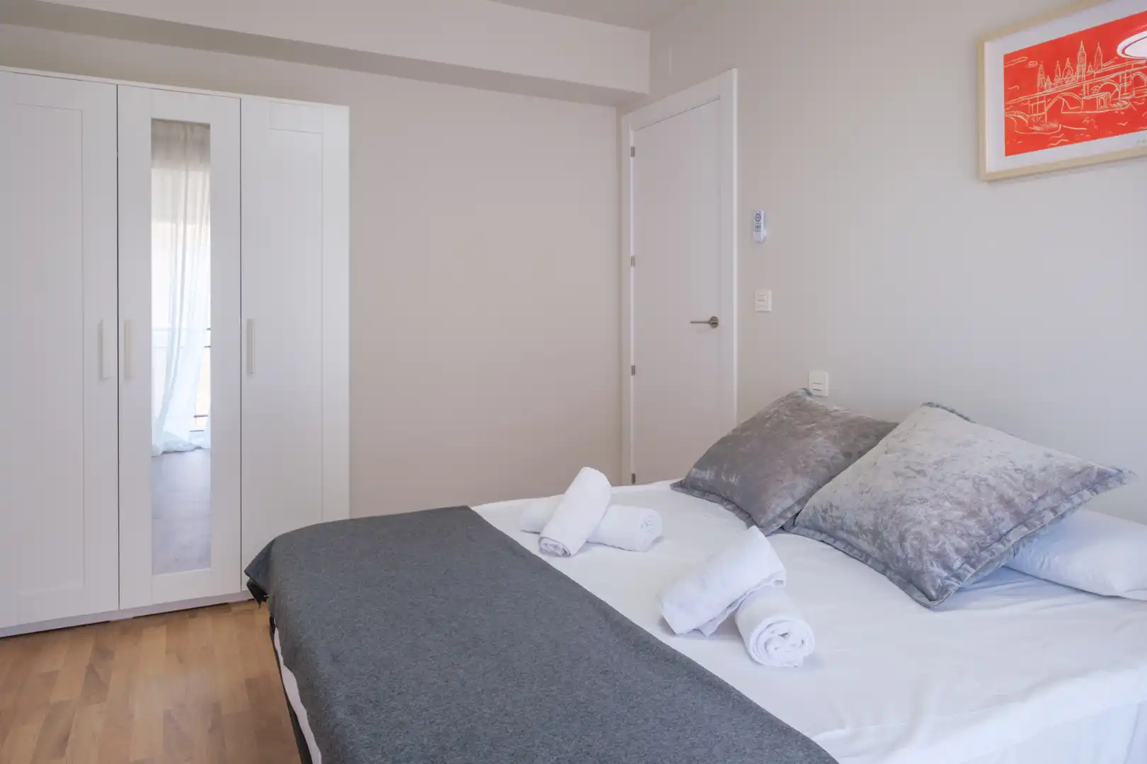 Bedroom of Flat for rent in Zaragoza  with Furnished and Internet