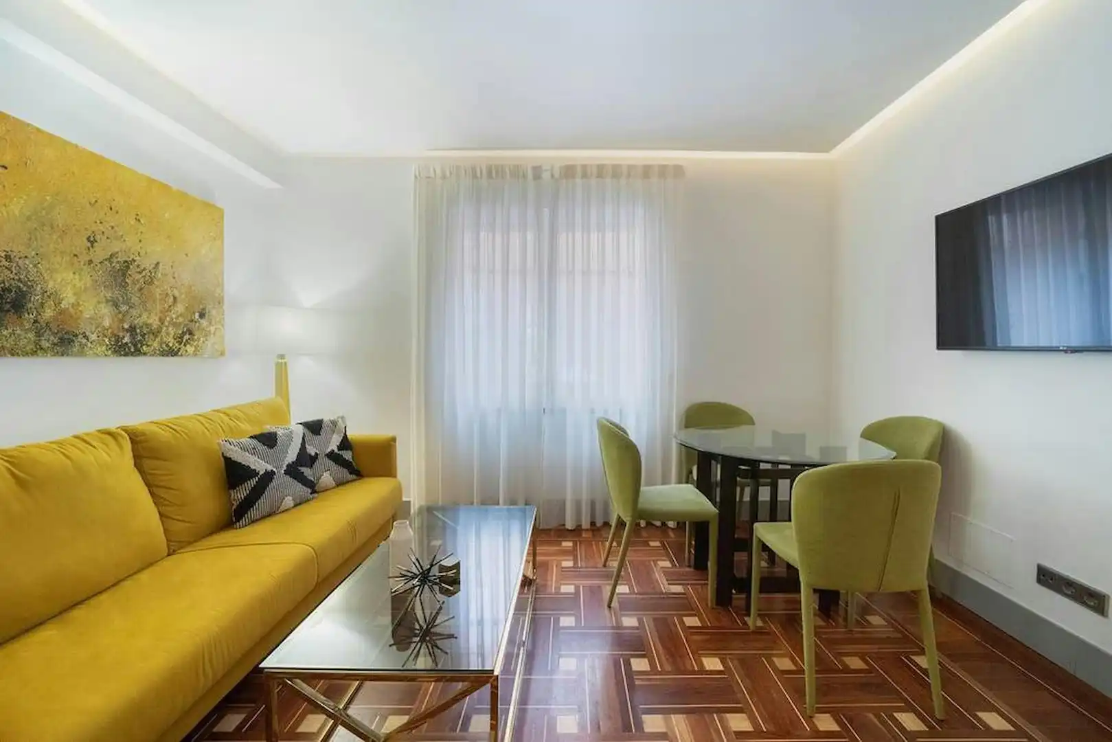Living room of Flat for rent in Madrid  with Air Conditioner, Washing machine and TV