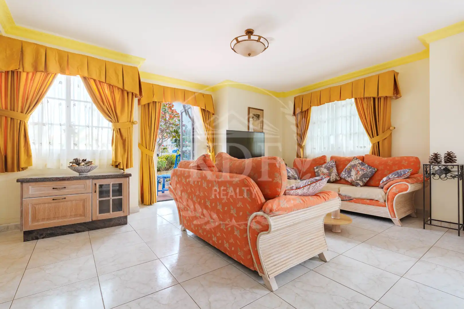 Sala de estar de Casa o chalet en venta en Granadilla de Abona con Aire acondicionado, Calefacción y Jardín privado