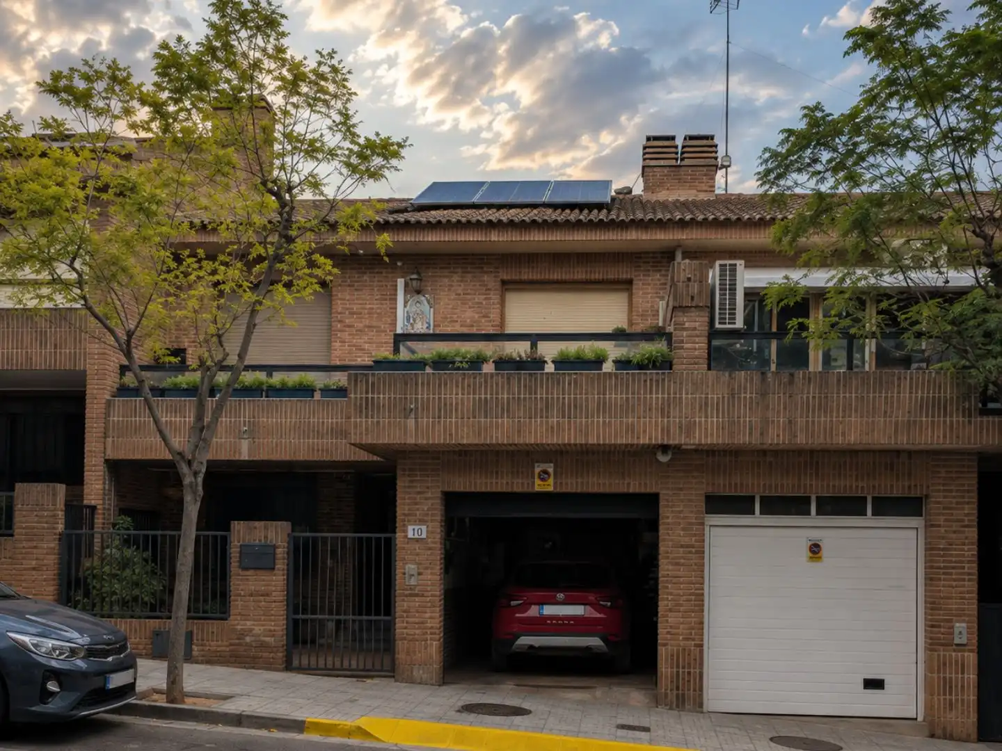 Chalet con jardín en venta en Avenida Argentina 10
