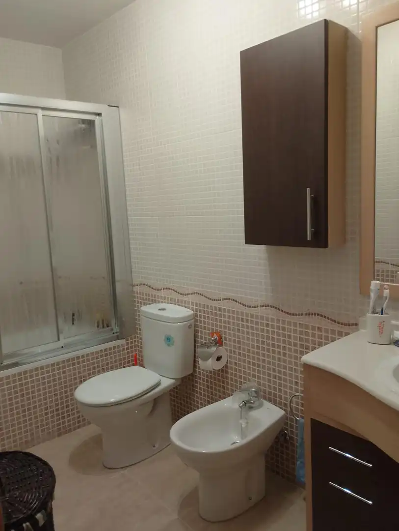 Badezimmer von Wohnung zum Verkauf in Escalona mit Klimaanlage