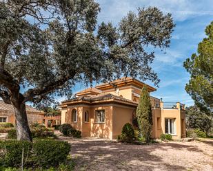 Vista exterior de Pis en venda en Villanueva de la Cañada amb Aire condicionat, Terrassa i Balcó