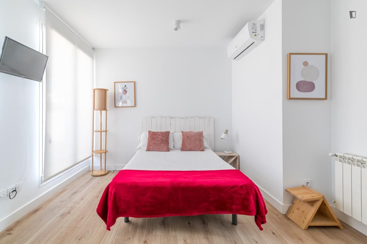 Dormitori de Estudi de lloguer en  Madrid Capital amb Aire condicionat, Moblat i Forn