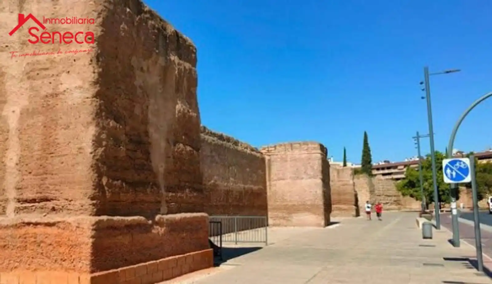 Außenansicht von Wohnung zum Verkauf in Córdoba mit Klimaanlage, Terrasse und Abstellraum