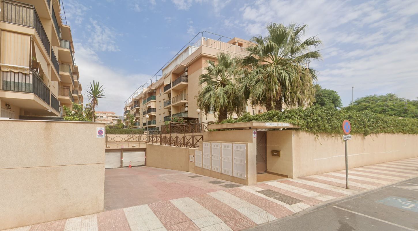 Vista exterior de Garaje de alquiler en Roquetas de Mar con Alarma