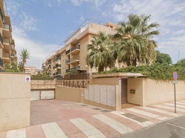 Individual with lift to rent in Calle Witiza
