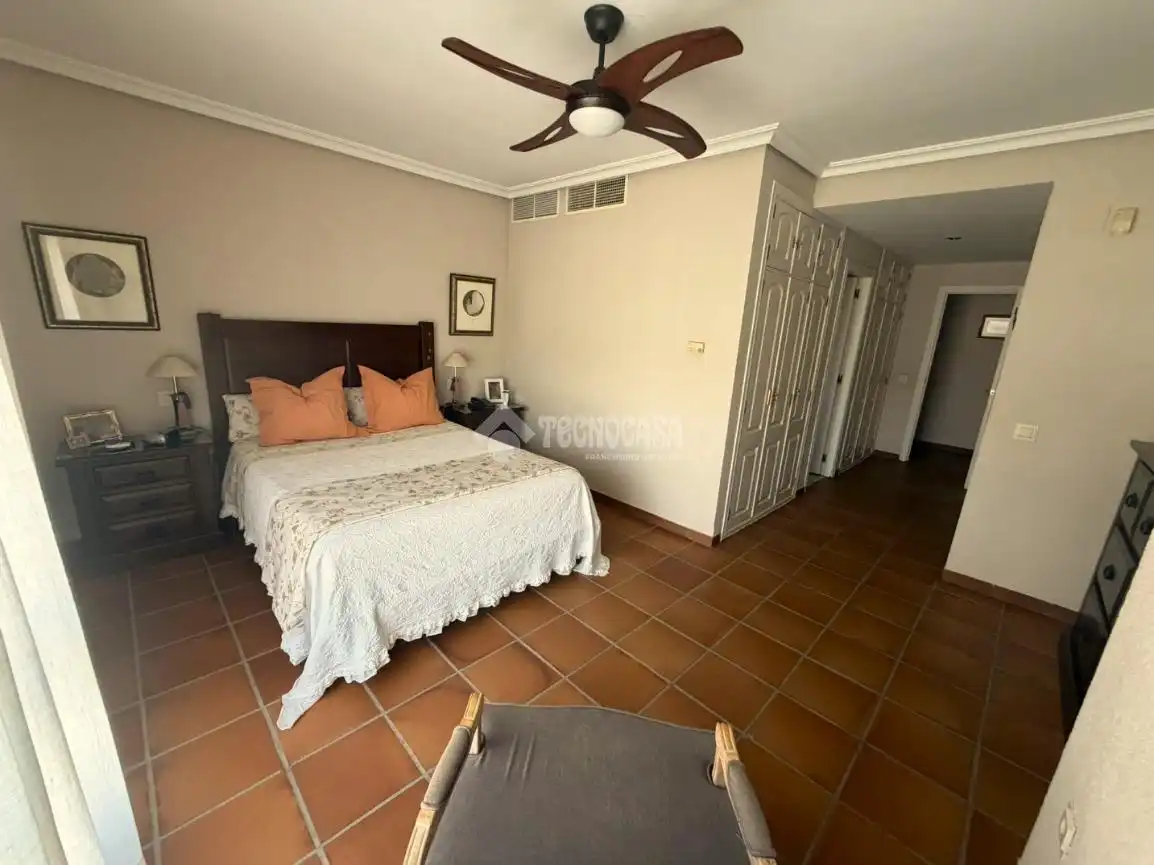 Habitación de Casa o chalet en venta en Badajoz con Aire acondicionado, Jardín privado y Piscina