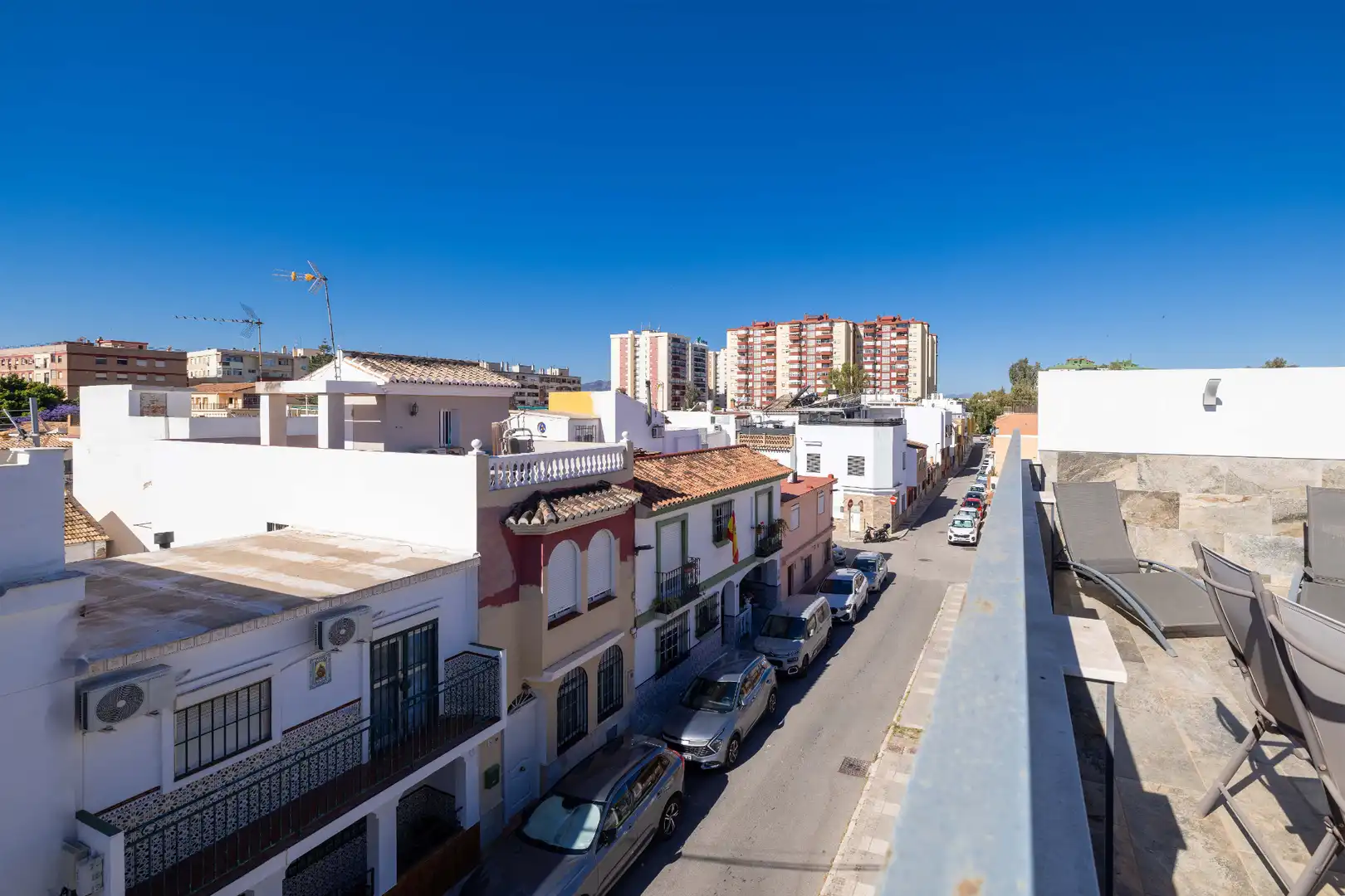 Außenansicht von Einfamilien-Reihenhaus zum Verkauf in Málaga mit Klimaanlage, Heizung und Terrasse