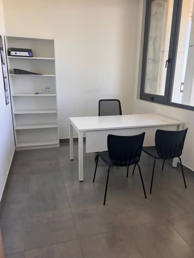Büro zur Miete in Camas mit Klimaanlage, Heizung und Möbliert