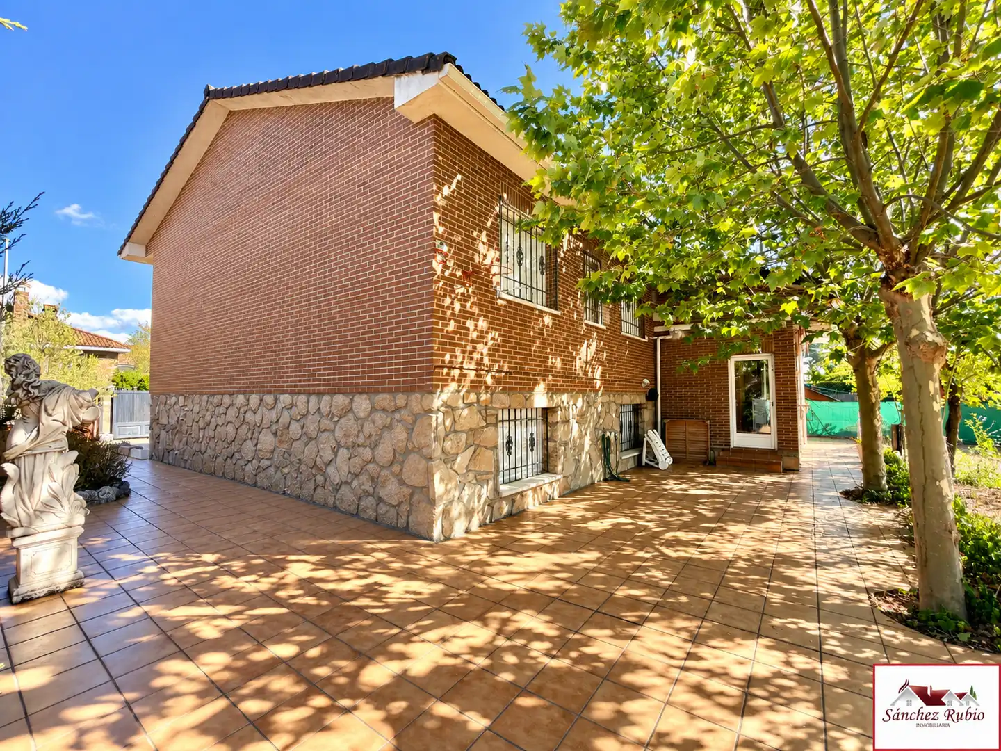Chalet con piscina en venta en Calle Mar de Fora 40