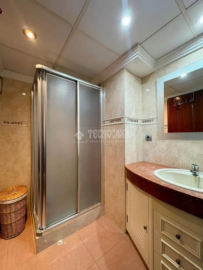 Baño de Piso en venta en Sevilla con Aire acondicionado, Calefacción y Terraza
