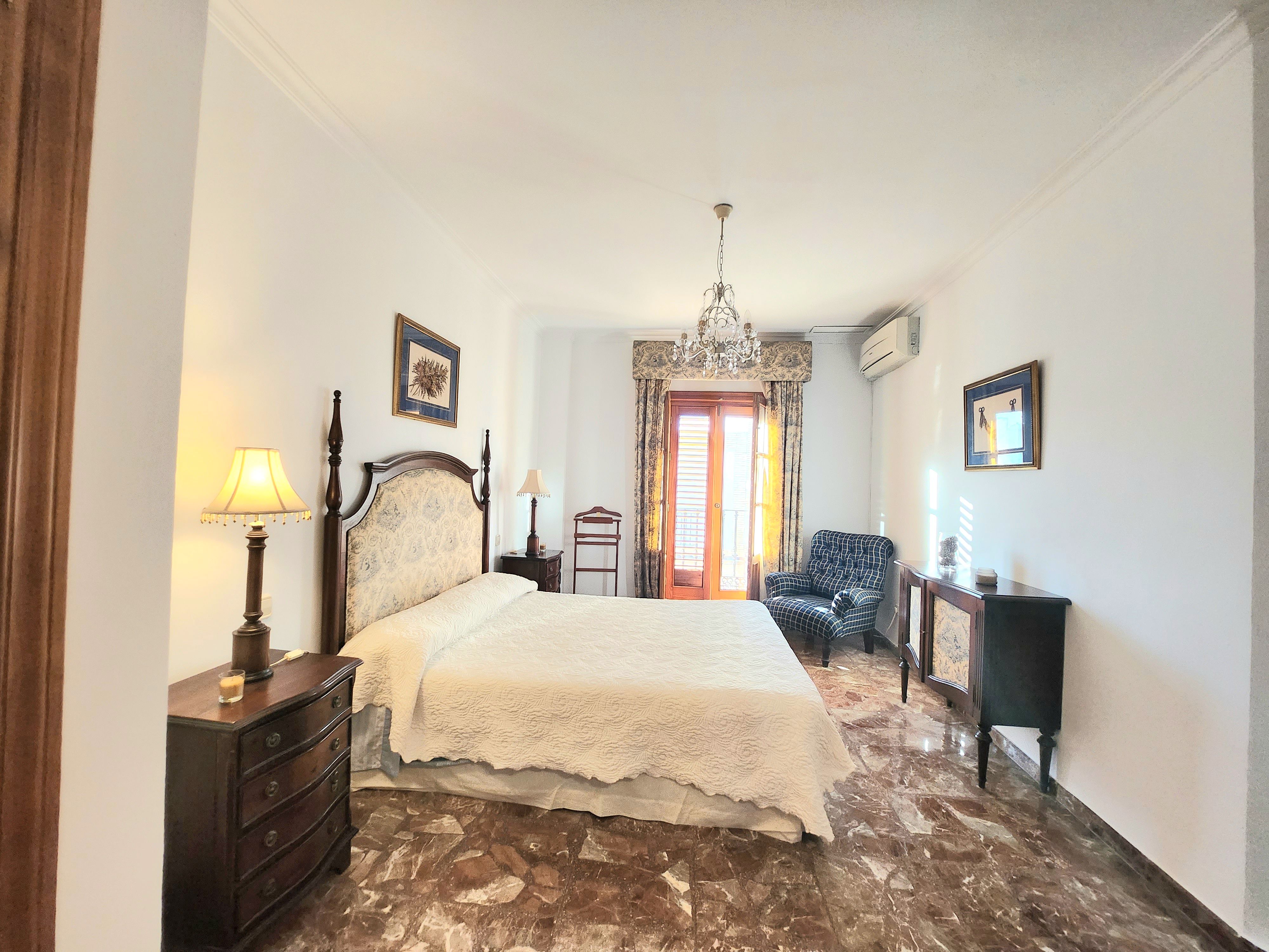 Habitación de Casa o chalet en venta en Alcalá de Guadaira con Aire acondicionado, Calefacción y Jardín privado