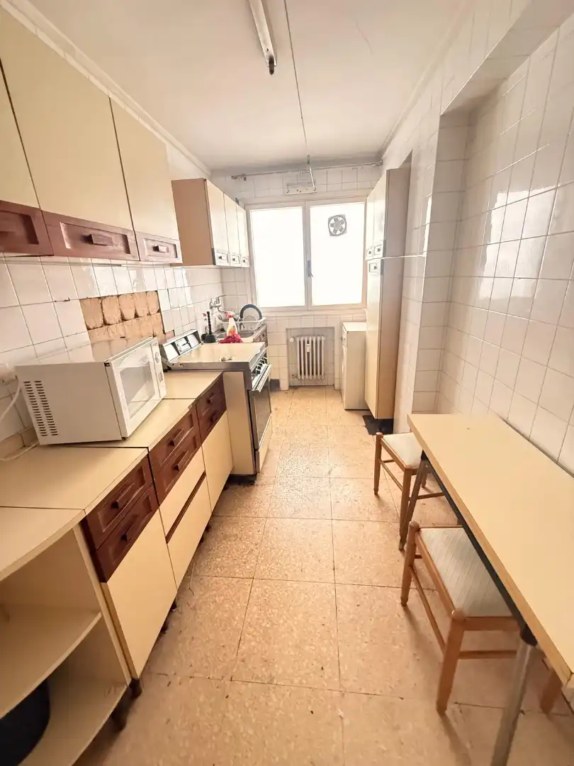 Cuina de Pis en venda en Oviedo  amb Calefacció