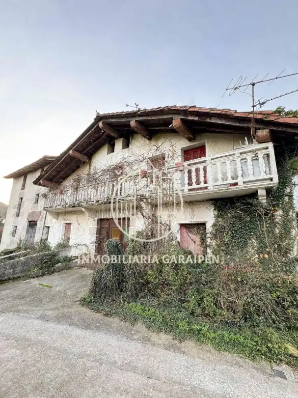 Vista exterior de Finca rústica en venda en Berastegi amb Balcó