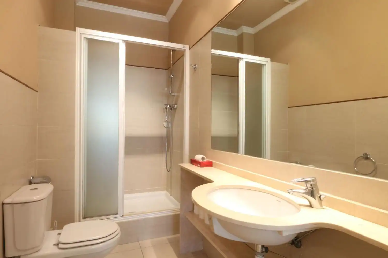Bathroom of Flat for sale in Madrid  with Air Conditioner