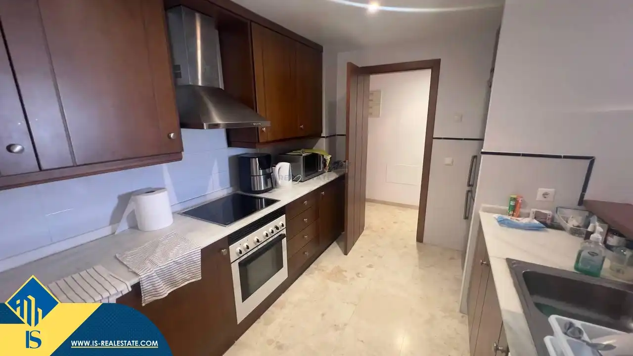 Cuina de Pis de lloguer en Torrevieja amb Terrassa, Moblat i Forn