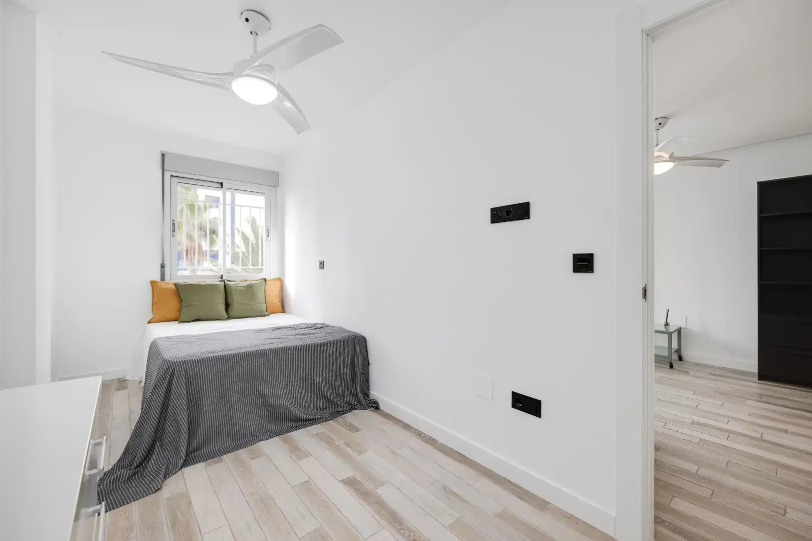 Dormitori de Apartament en venda en Torrevieja amb Terrassa, Traster i Piscina comunitària