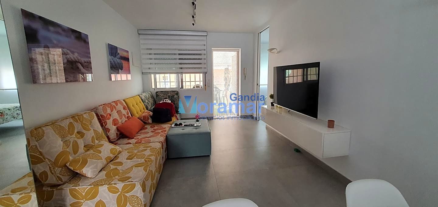 Sala d'estar de Apartament de lloguer en Daimús amb Aire condicionat, Moblat i Piscina comunitària