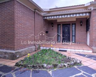 Vista exterior de Casa o xalet en venda en Hoyo de Manzanares amb Aire condicionat i Terrassa