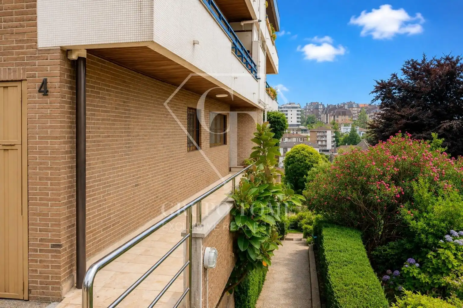 Vista exterior de Pis en venda en Donostia - San Sebastián  amb Aire condicionat, Calefacció i Terrassa
