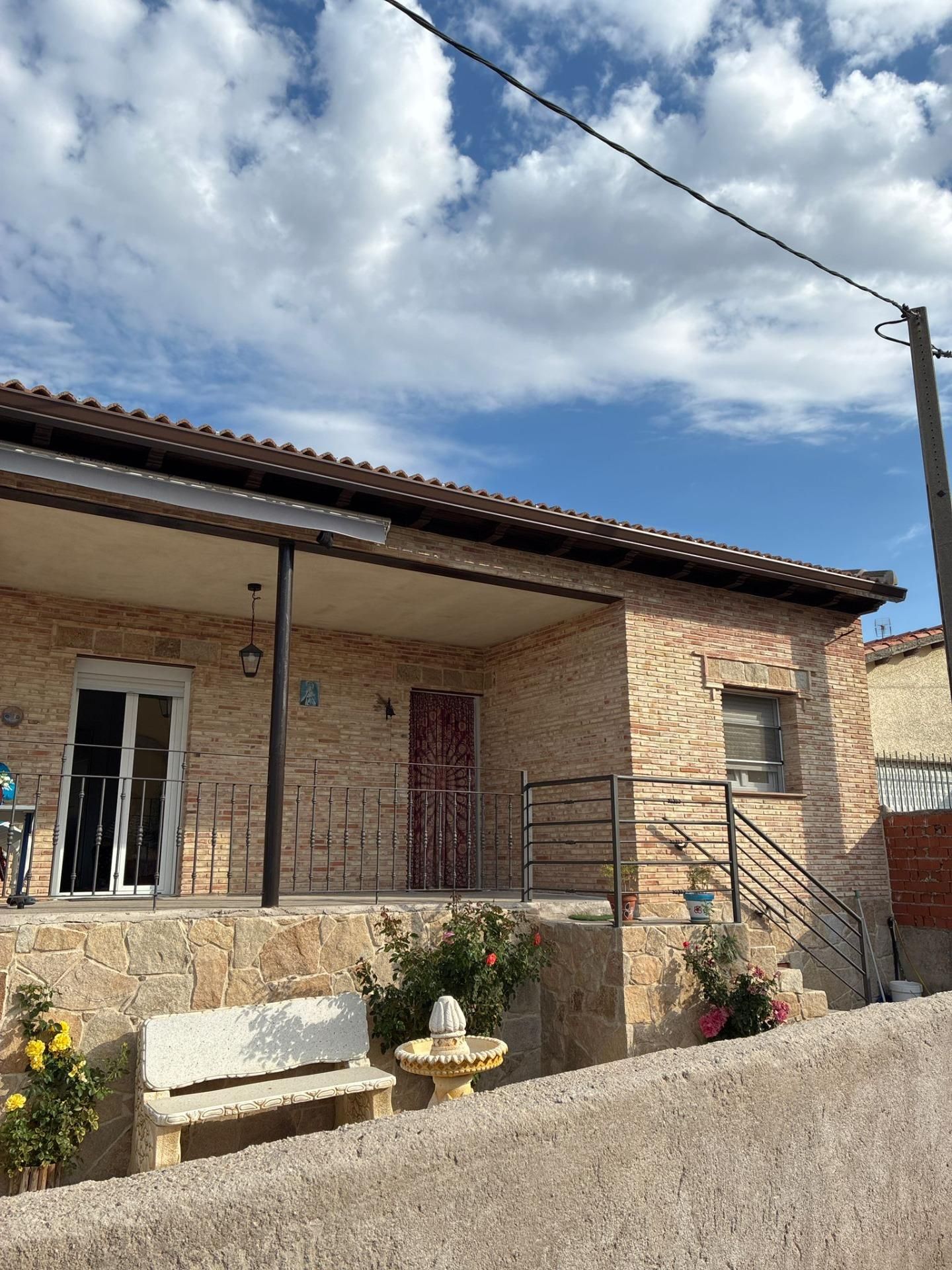 Exterior view of House or chalet for sale in Cenicientos  with Heating, Private garden and Terrace