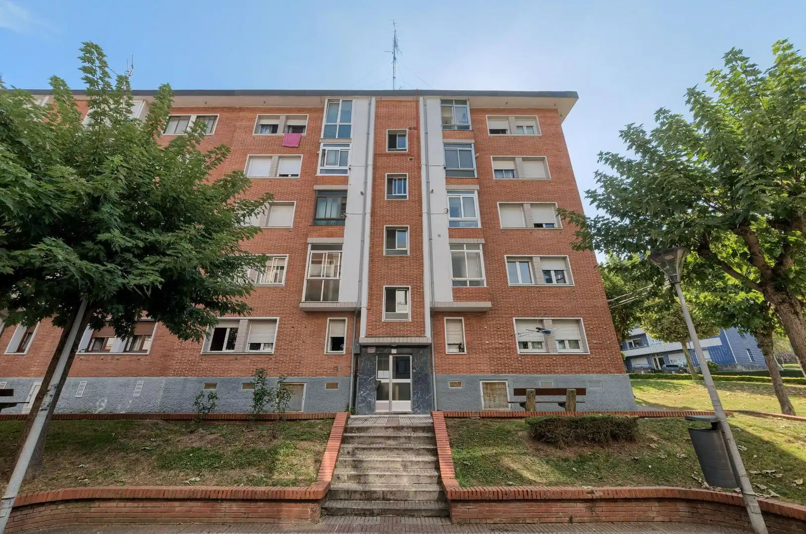 Vista exterior de Piso en venta en Barakaldo  con Calefacción, Jardín privado y Terraza