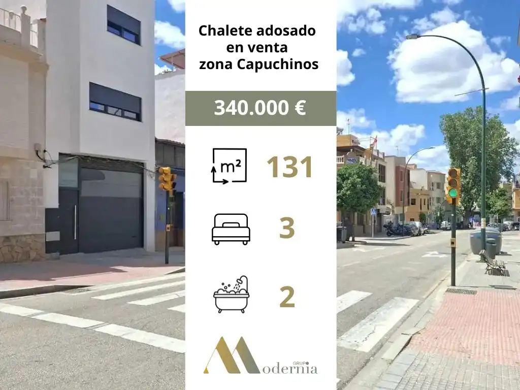 Außenansicht von Einfamilien-Reihenhaus zum Verkauf in Málaga mit Terrasse