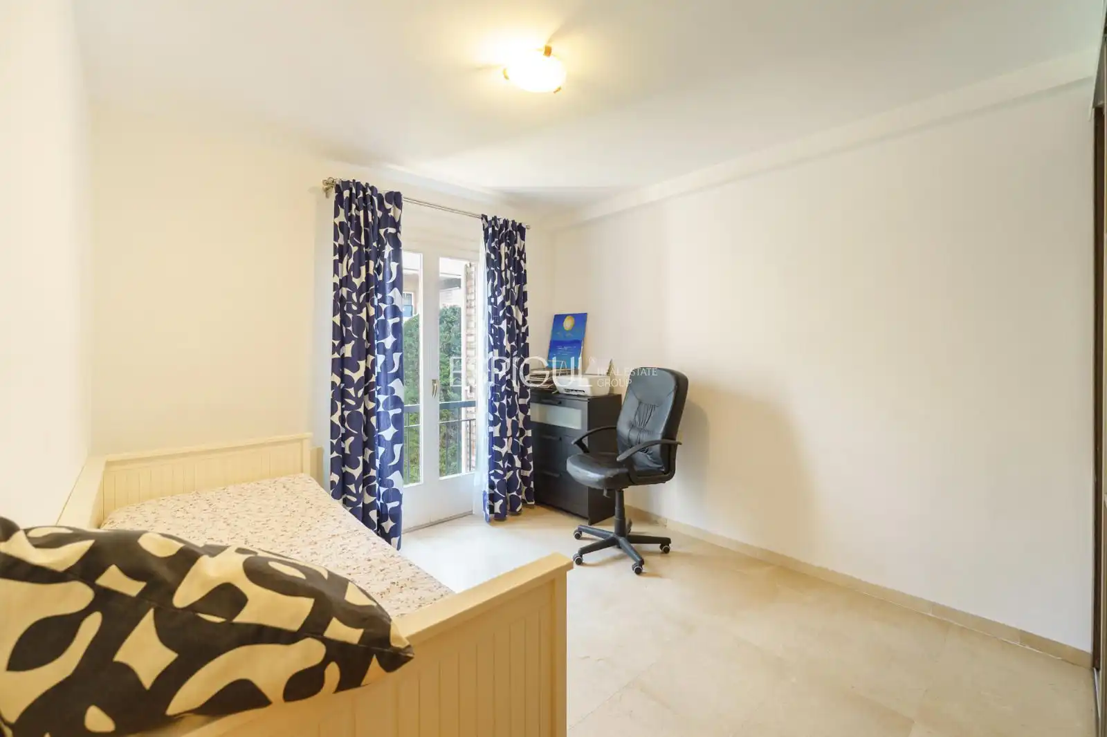 Habitación de Casa adosada en venta en Tiana con Calefacción, Jardín privado y Parquet