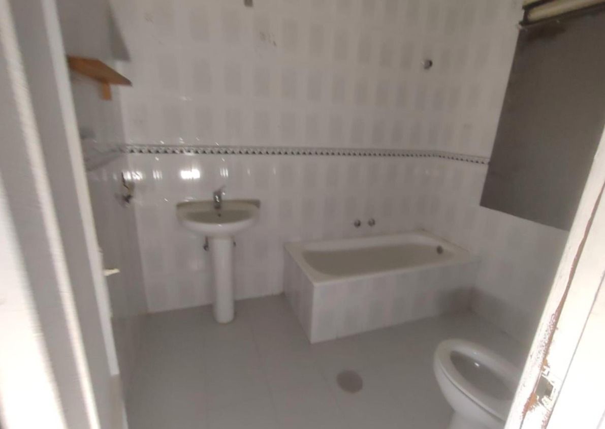 Bathroom of Single-family semi-detached for sale in Recas  with Terrace