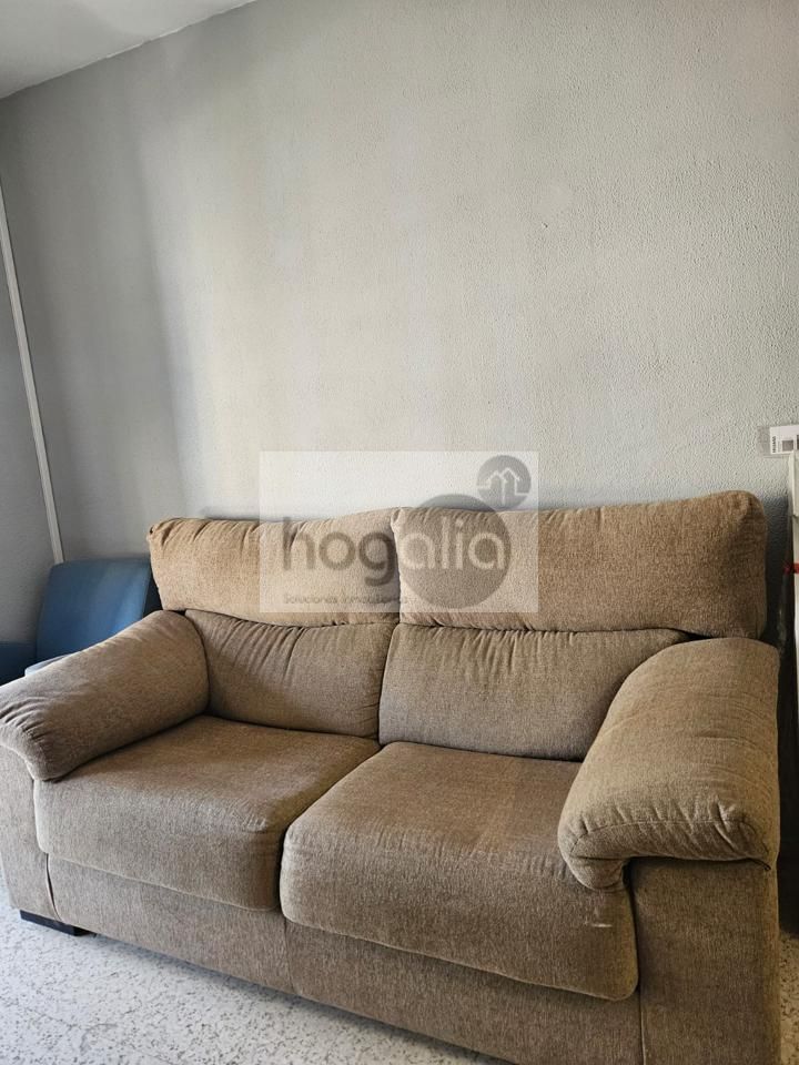 Living room of Flat to rent in  Sevilla Capital  with Air Conditioner, Terrace and Furnished