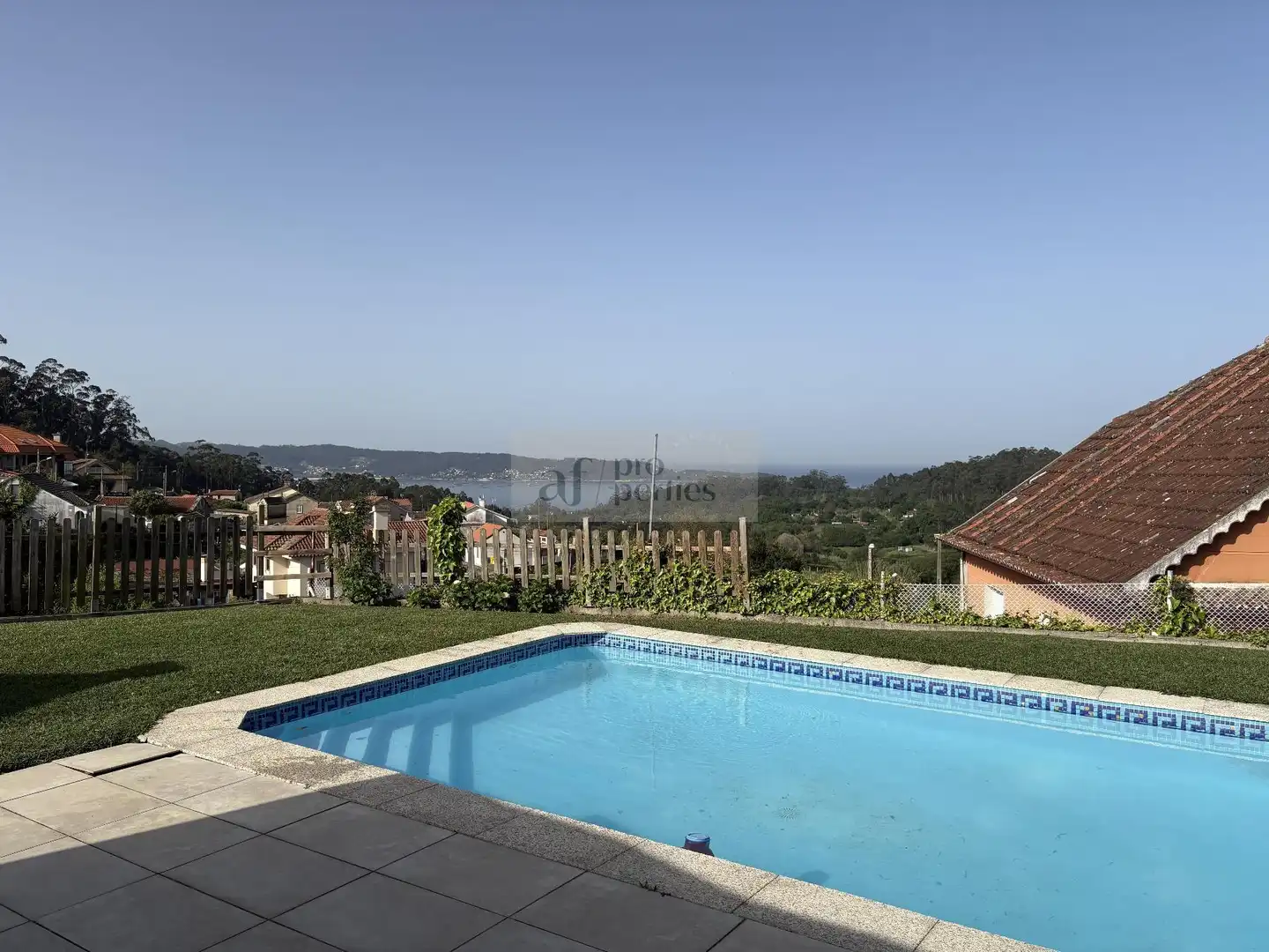 Piscina de Casa o xalet en venda en Bueu amb Calefacció i Piscina