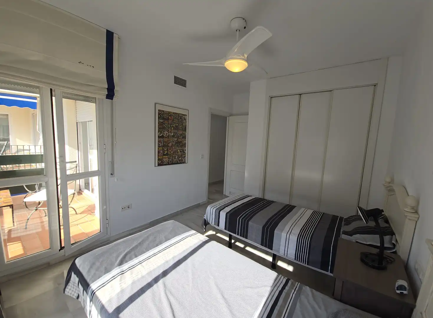 Schlafzimmer von Dachboden zur Miete in Marbella mit Klimaanlage, Terrasse und Möbliert