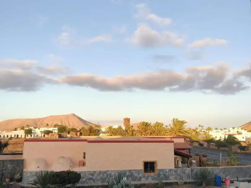 Vista exterior de Casa o xalet en venda en La Oliva amb Terrassa i Balcó