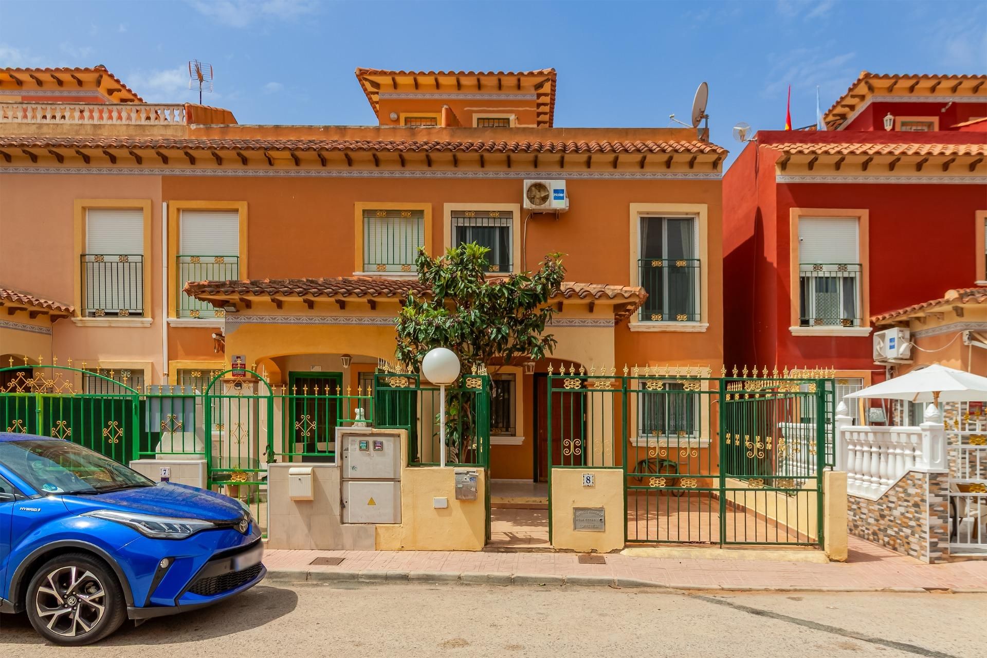 Exterior view of Single-family semi-detached for sale in Torrevieja  with Air Conditioner, Private garden and Community pool