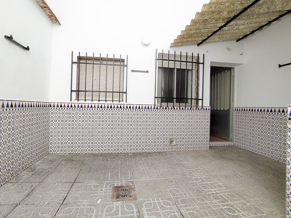 Exterior view of House or chalet for sale in Corral de Calatrava  with Heating, Furnished and Oven