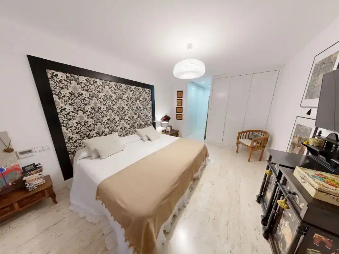 Bedroom of Flat for sale in Boadilla del Monte  with Air Conditioner, Private garden and Parquet flooring