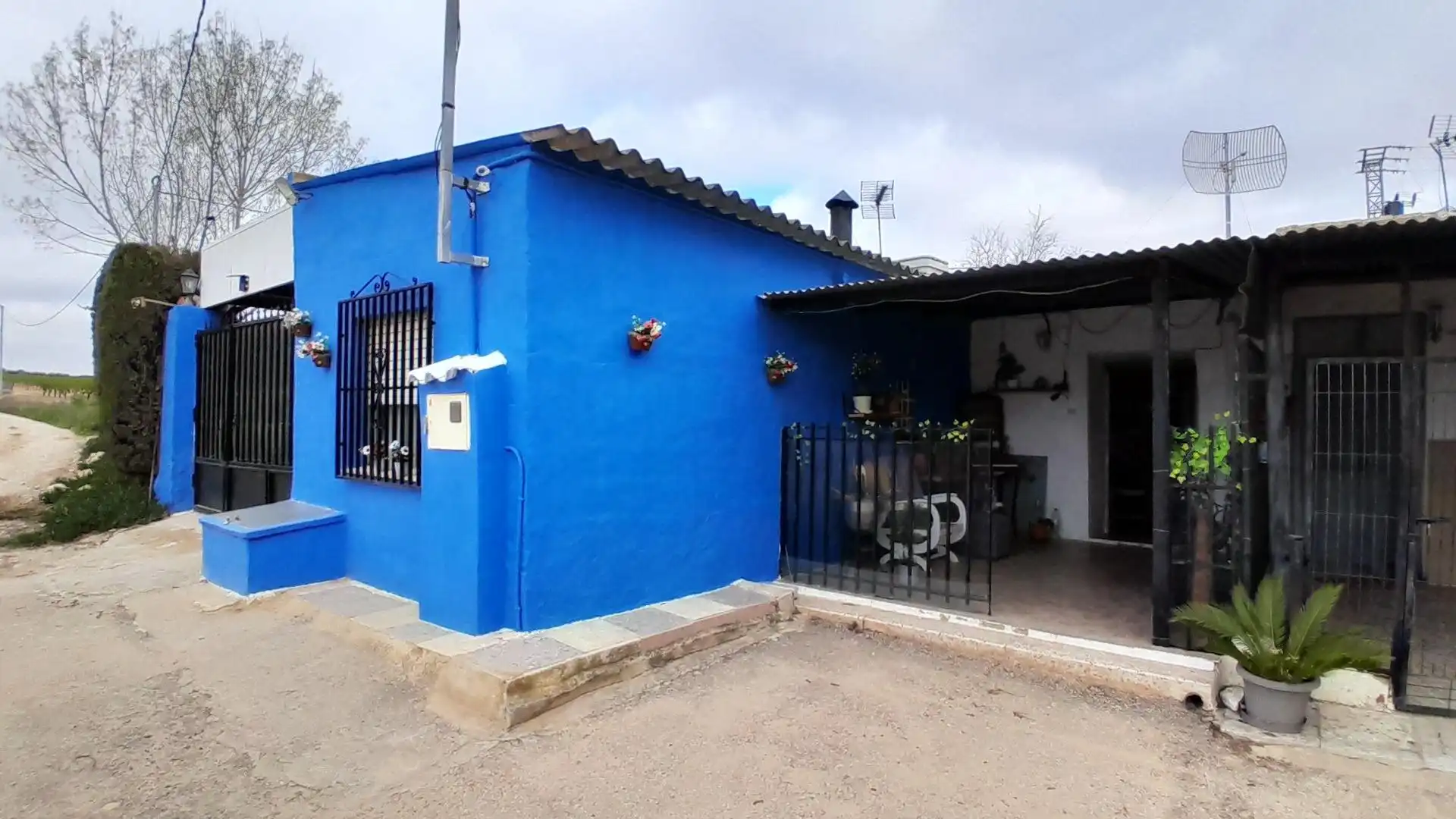 Vista exterior de Casa o xalet en venda en Yecla amb Traster i Piscina