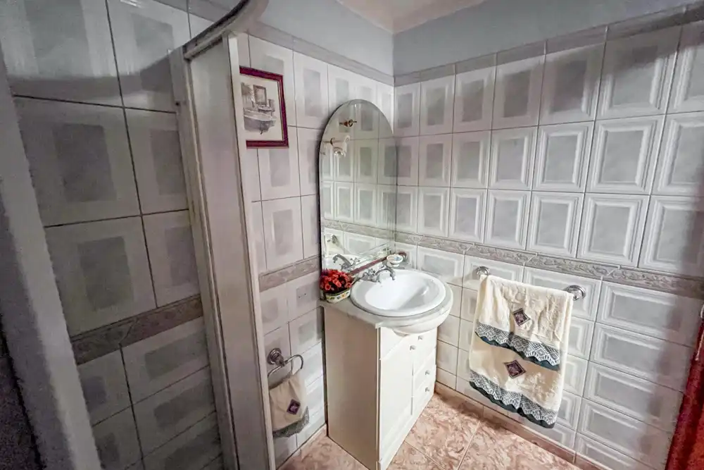 Badezimmer von Einfamilien-Reihenhaus zum Verkauf in Agulo