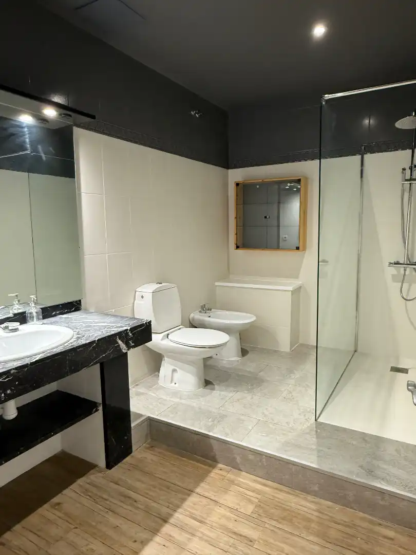 Baño de Piso de alquiler en Manresa con Aire acondicionado, Calefacción y Parquet
