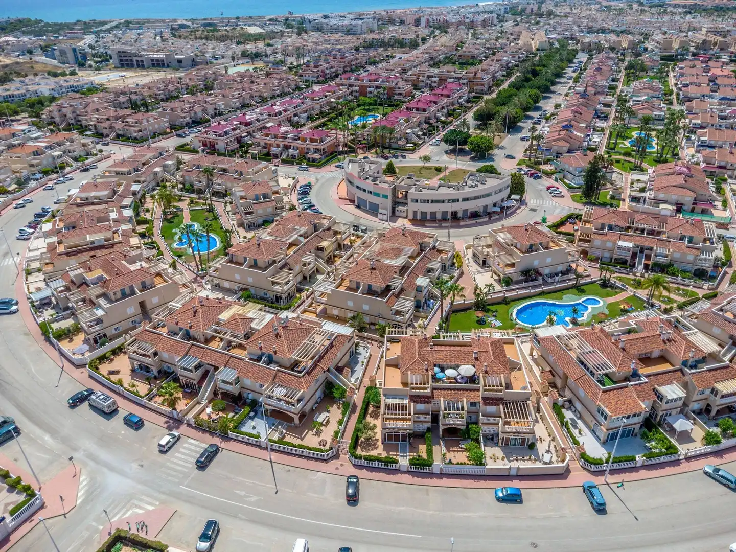 Vista exterior de Dúplex en venda en Orihuela amb Aire condicionat, Jardí privat i Piscina