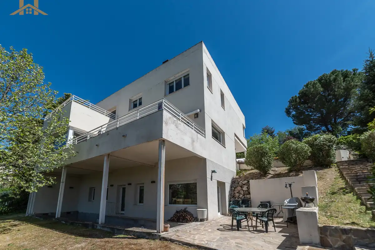 Außenansicht von Haus oder Chalet zum Verkauf in Torrelodones mit Heizung, Privatgarten und Terrasse