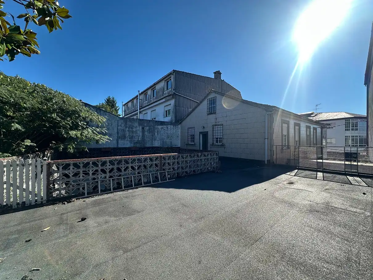 Casa amb terrassa en venda a Avenida Lugo, imagen 2