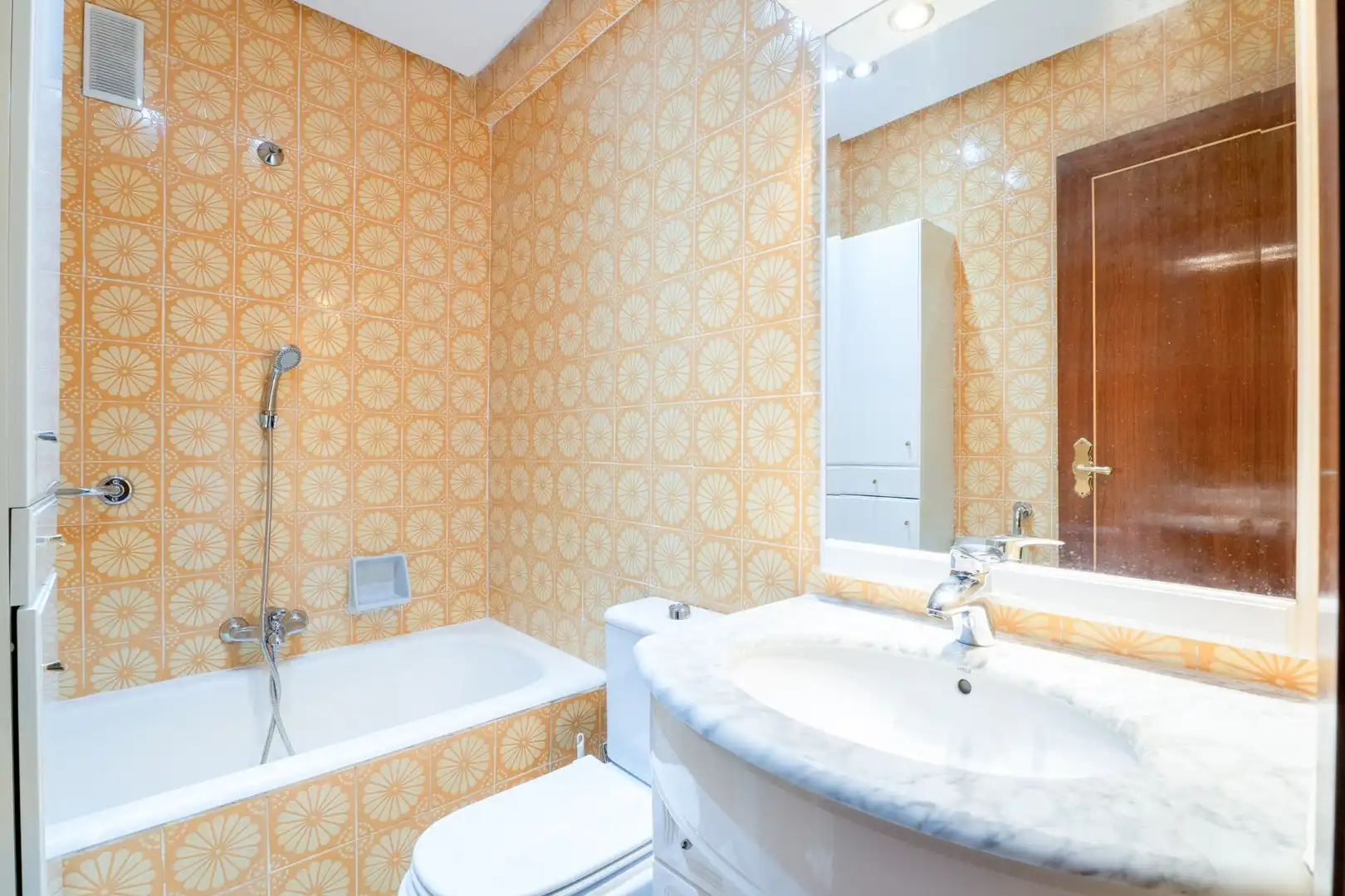 Badezimmer von Wohnung zum Verkauf in Madrid mit Klimaanlage, Heizung und Terrasse