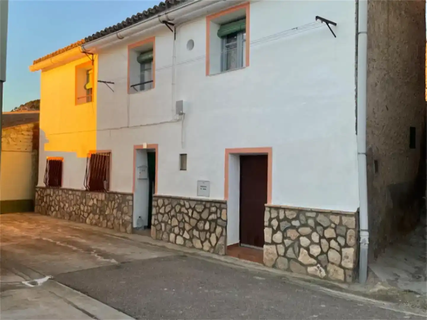 Vista exterior de Casa adosada en venda en Castejón de Valdejasa amb Moblat
