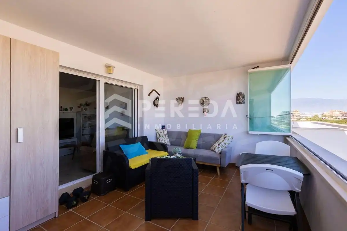 Terrasse von Wohnung zum Verkauf in Roquetas de Mar mit Klimaanlage, Privatgarten und Terrasse