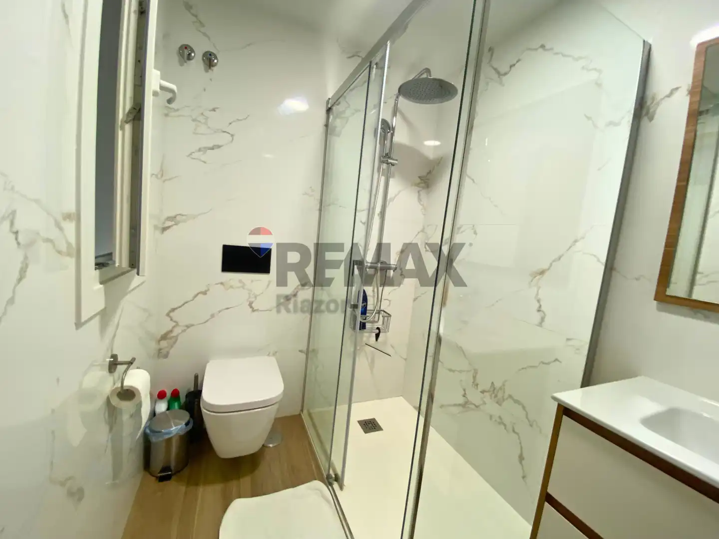 Bathroom of Flat for rent in Santiago de Compostela   with Terrace, Furnished and Oven